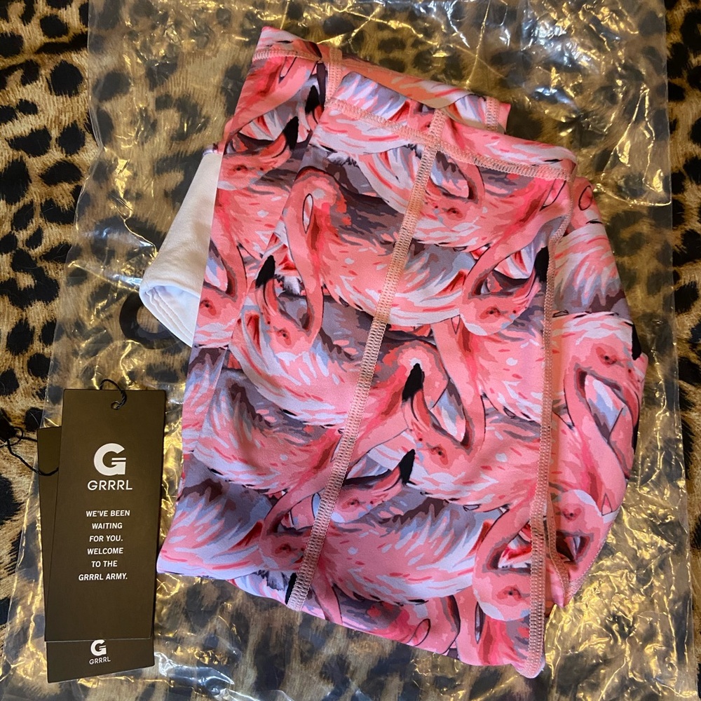 NWT GRRRL FLAMINGO CAPRI LEGGINGS 🦩